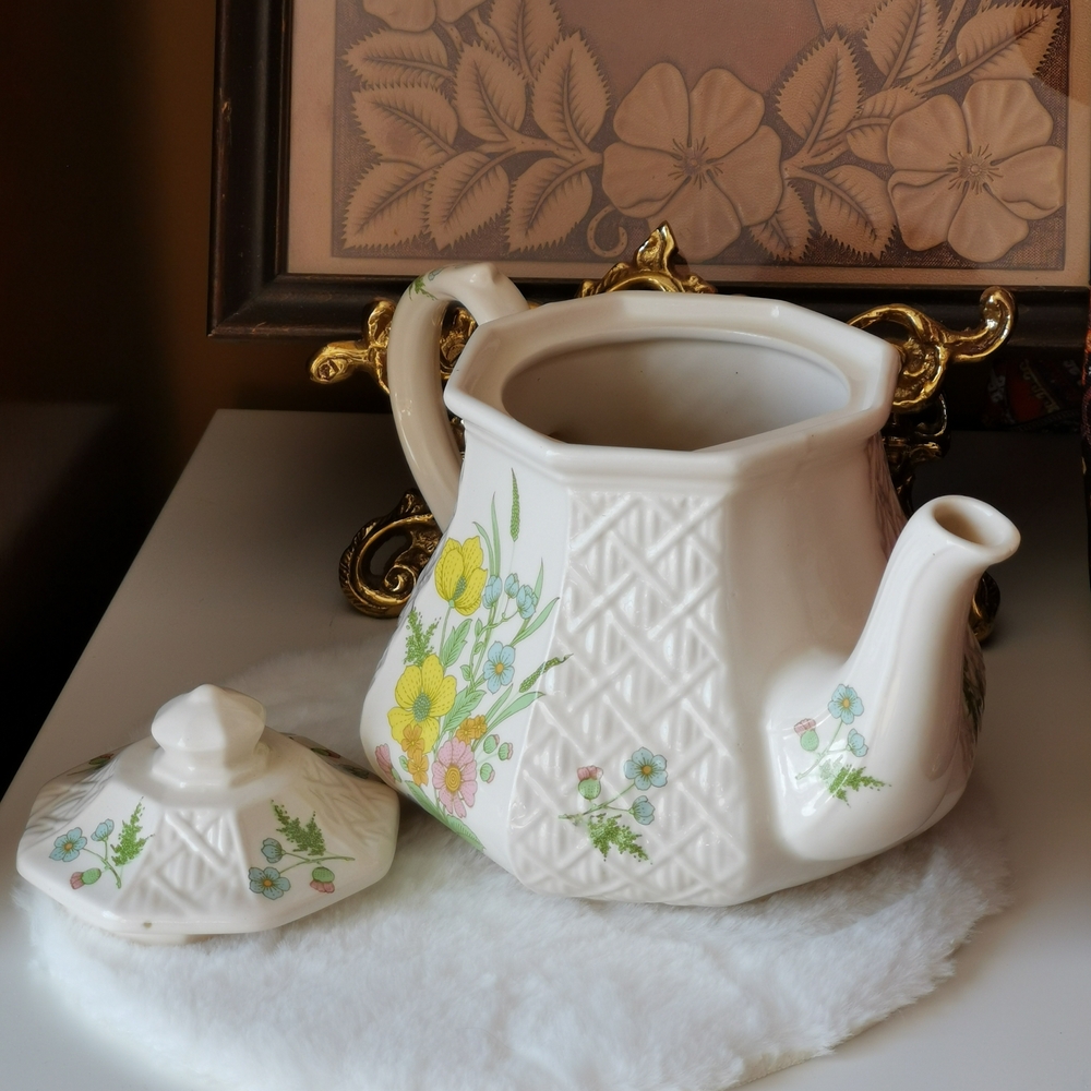 Vintage Sadler MCM Floral Patterned Teapot - Picture 5 of 8